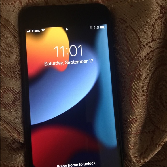 iPhone 7 black for 200 - Picture 1 of 2